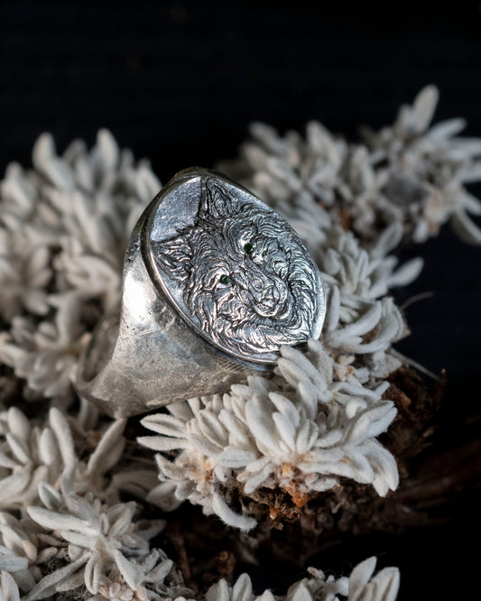 Officially licensed silver signet ring with a wolf's head and green CZ eyes from Shield of Sparrows, as worn by King Ramsey