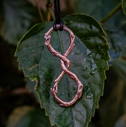 La Eternidad - Shadowhunters' Rosales Family heirloom. Given by the Fae to the Mexican Shadowhunters