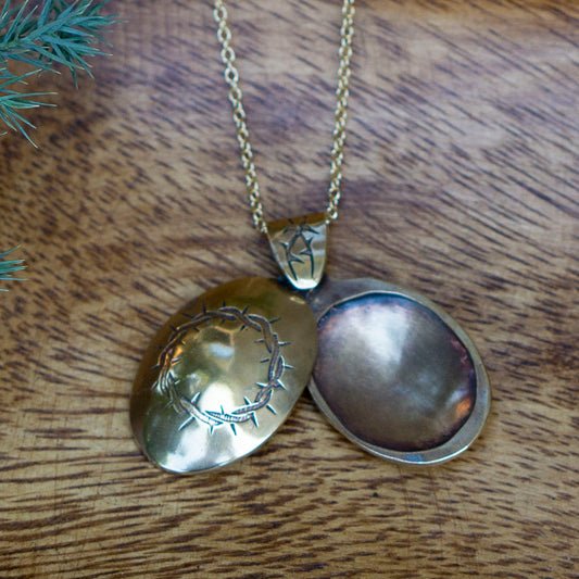 Livvy's locket - Hebel Design