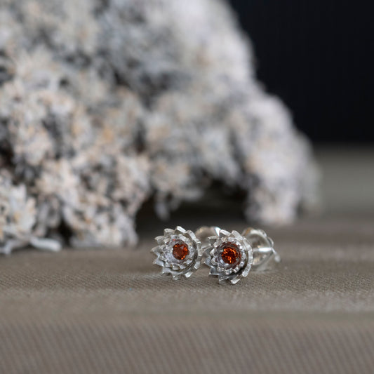 Carnation and garnet Stud Earrings - Hebel Design