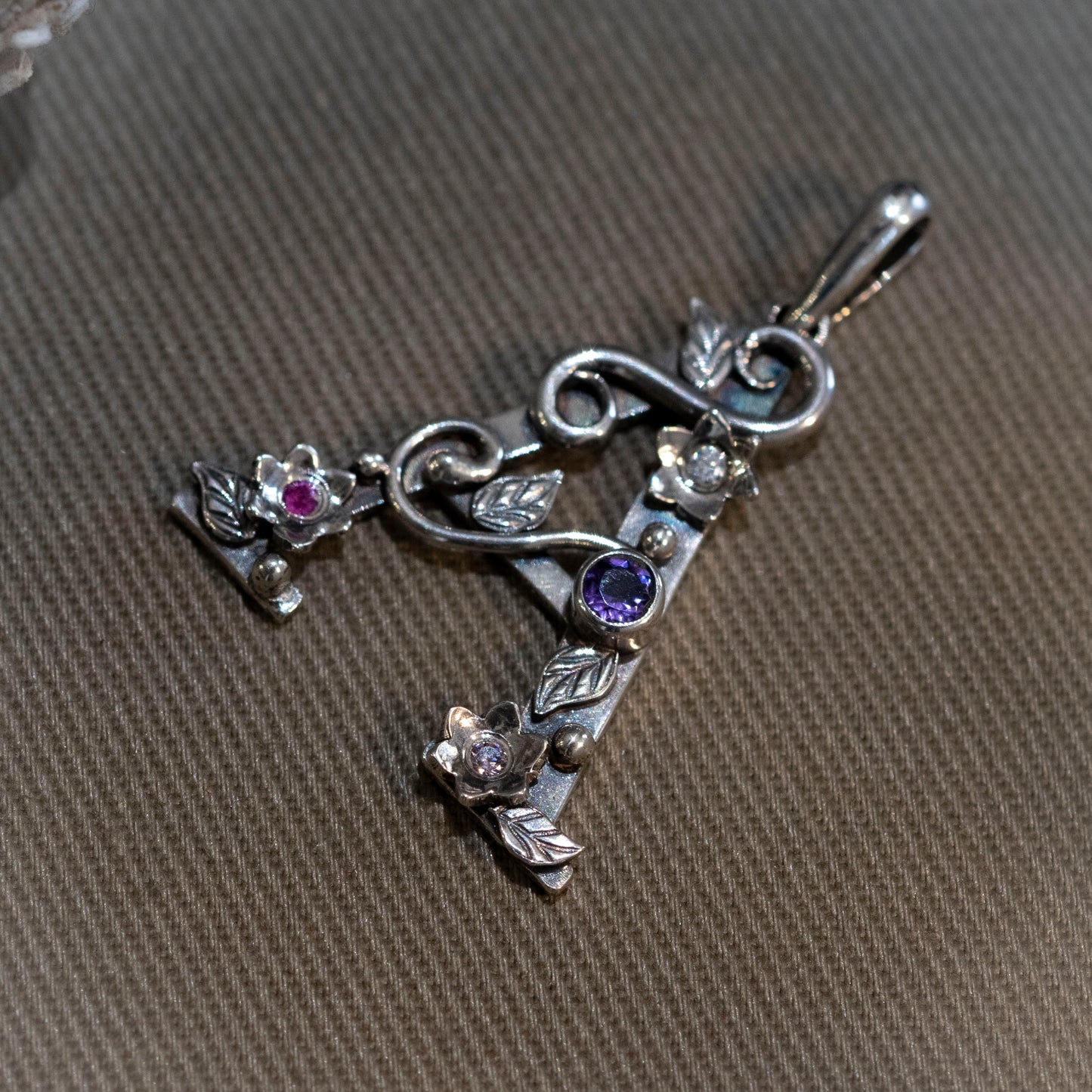 The Illustrated Initial Pendant - Hebel Design