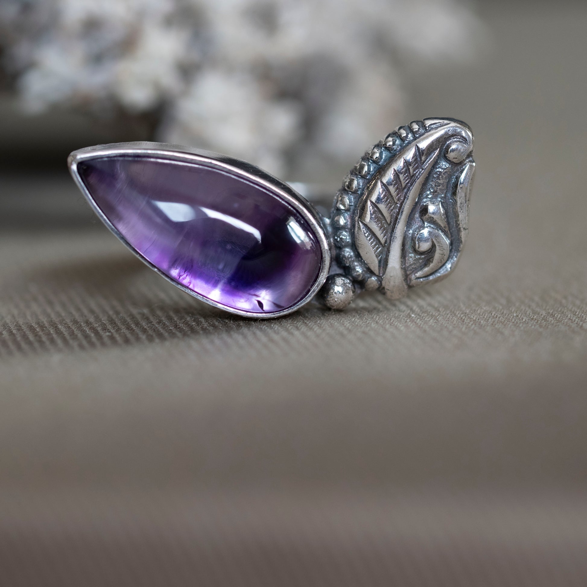 The Amethyst Foliage Ring - Hebel Design