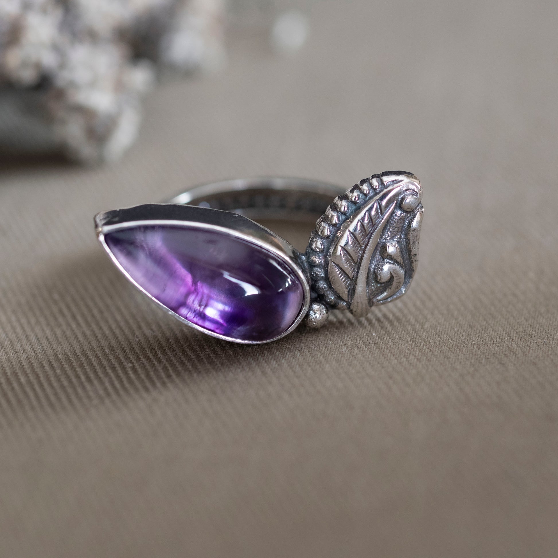 The Amethyst Foliage Ring - Hebel Design