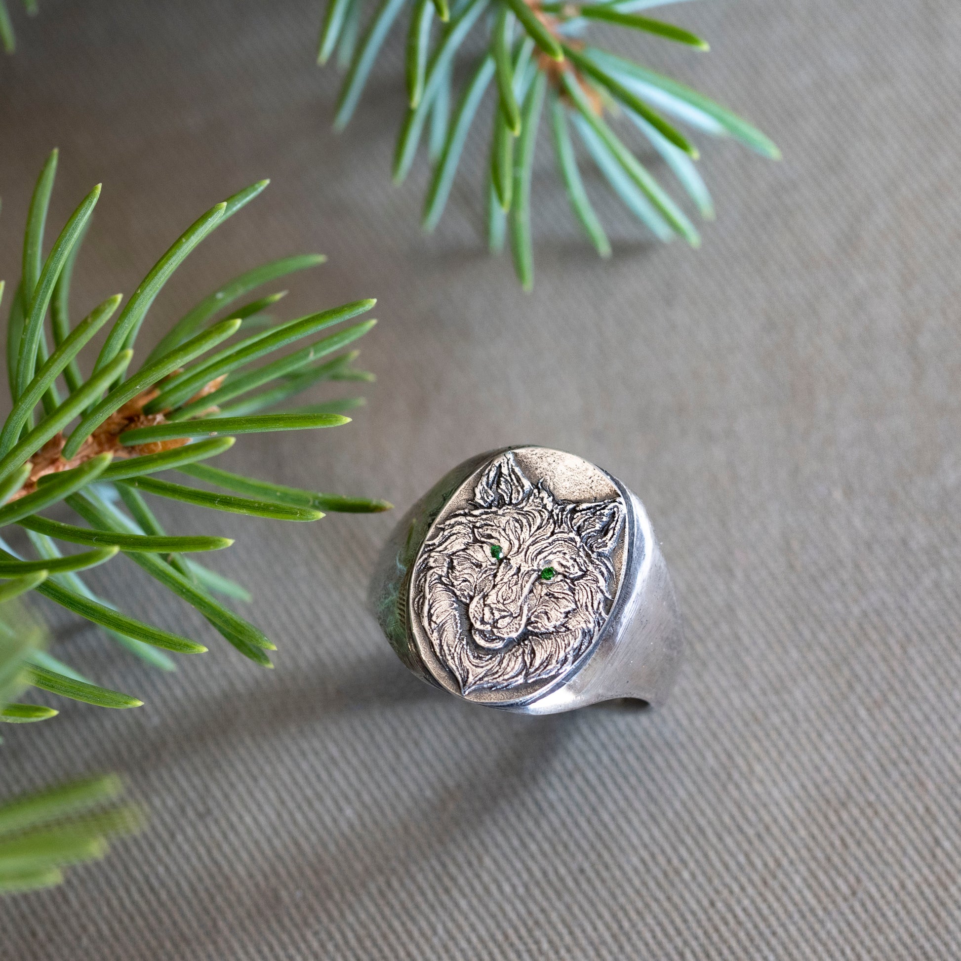 Wolfe Family Shield Signet Ring - Silver Wolf - Hebel Design
